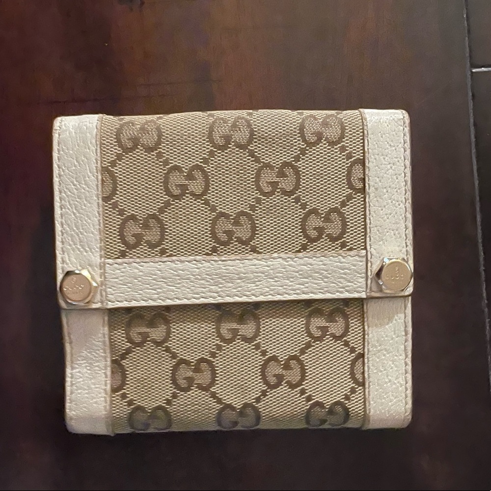Gucci Bi-Fold Cream/Beige Monogram Wallet